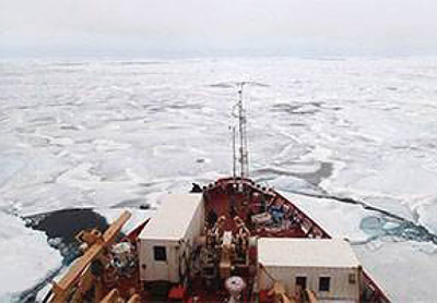 An icebreaker conducting Arctic observation (Source: National Institute of Polar Research)