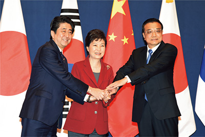 The Japan-China-ROK Trilateral Summit Meeting (November 1, Seoul, Korea; Photo: Cabinet Public Relations Office)