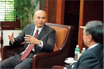 The author interviewing Viet Nam's Deputy Minister of Information and Communications Nguyen Minh Hong