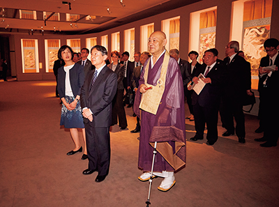 His Imperial Highness the Crown Prince at the Jakuchū exhibition ©Pierre GROSBOIS 2018