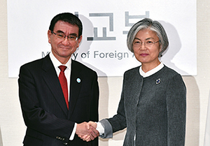 Foreign Minister Kono's Visit to the ROK, Japan-ROK Foreign Ministers' Meeting (April, ROK) (Chapter 2-1-2)
