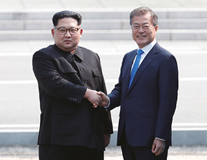 Inter-Korean Summit Meeting (April, ROK; Photo: AFP=Jiji) (Chapter 2-1-2)