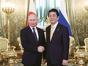 Prime Minister Abe's visit to Russia, Japan-Russia Summit Meeting (May, Russia; Photo: Cabinet Public Relations Office) (Chapter 2-5-1)