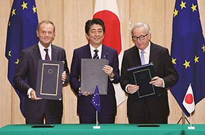 Signing ceremony for the Japan-EU Economic Partnership Agreement (EPA) and the Strategic Partnership Agreement (SPA) (July, Tokyo; Photo: Cabinet Public Relations Office) (Chapter 2-4-2; Chapter 3-3-1)