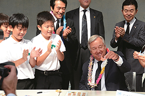Visit to Japan by the UN Secretary-General (August, Nagasaki City; Photo: Nagasaki City) (Chapter 3-1-5)