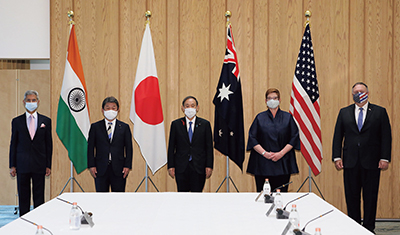 The foreign ministers of Australia, India and the U.S paying a courtesy call to Prime Minister Suga before the meeting (October 6, Tokyo; Photo: Cabinet Public Relations Office)
