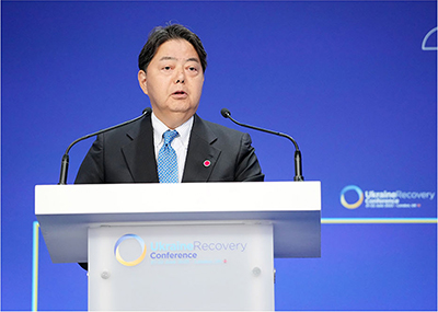 Foreign Minister Hayashi making a speech at the Ukraine Recovery Conference (June 21, London, UK)