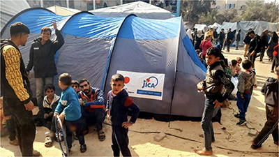 Relief supplies tents in use in the Gaza Strip (December, the Gaza Strip, Palestine; Photo: JICA)
