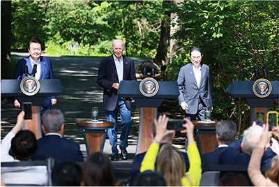 The Japan, U.S. and ROK leaders at the press conference (August 18, Camp David, U.S.; Photo: Cabinet Public Affairs Office)