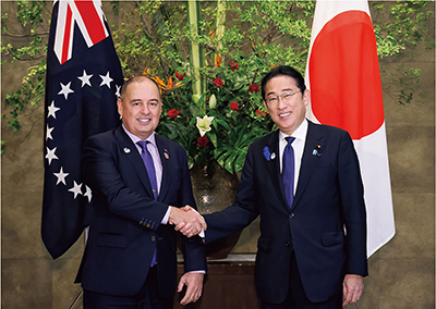 Japan-Cook Islands Summit Meeting (July 17, Tokyo; Photo: Official Website of the Prime Minister of Japan and His Cabinet)