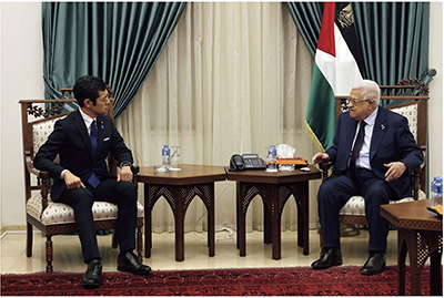 State Minister for Foreign Affairs Tsuji pays a courtesy call on Palestinian President Abbas (February 28, Palestine)