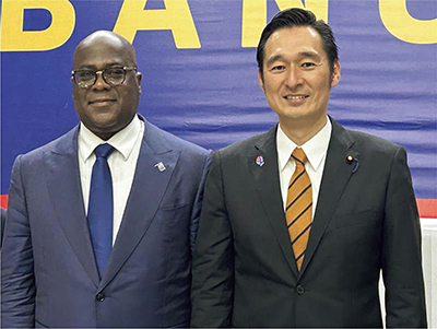 Le vice-ministre parlementaire des Affaires étrangères FUKASAWA Yoichi effectuant une visite de courtoisie auprès du Président Félix TSHISEKEDI lors de la cérémonie d’investiture présidentielle en République démocratique du Congo (le 20 janvier, Kinshasa, République démocratique du Congo)