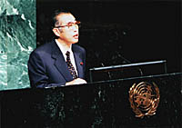 Foreign Minister Keizo Obuchi addressing the 52nd Session of the U.N. General Assembly on September 23, 1997 