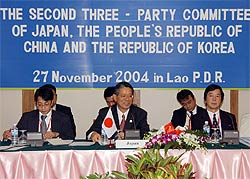 photo(Minister for Foreign Affairs Nobutaka Machimura)