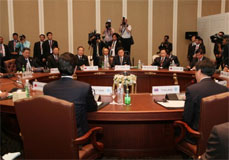 (photo) ASEAN+3 Summit Meeting