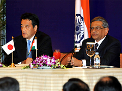 （Photo）4th Japan-India Foreign Ministers' Strategic Dialogue with Foreign Minister Krishna