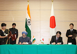 Photograph of the Leaders Signing the Japan-India Joint Statement