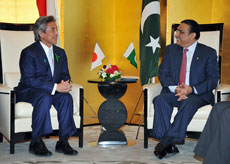 (photo) Courtesy Call on President Zardari of Pakistan by Foreign Minister Nakasone