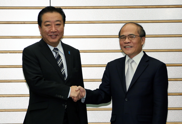 Courtesy Call by H.E. Mr. Nguyen Sinh HUNG, President of the National Assembly of the Socialist Republic of Viet Nam, on Mr. Yoshihiko Noda, Prime Minister of Japan (1)