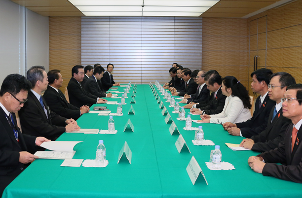 Courtesy Call by H.E. Mr. Nguyen Sinh HUNG, President of the National Assembly of the Socialist Republic of Viet Nam, on Mr. Yoshihiko Noda, Prime Minister of Japan (2)