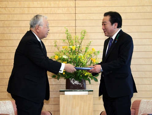 (Photo)Courtesy Call on Prime Minister Yoshihiko Noda by a Co-Chairman of the EU-Japan Business Round Table (BRT)-1