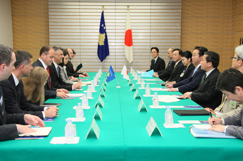 (Photo)Japan-Kosovo Summit Meeting (Overview) (Photo: Cabinet Public Relations Office)
