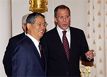 photo(Foreign Minister Machimura and Foreign Minister Lavrov)