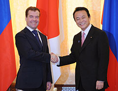 (photo) President Medvedev and Prime Minister Aso