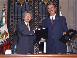 Two Leaders Sign an Economic Partnership Agreement