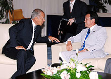 (photo) Meeting with Foreign Minister Aboul Gheit of Egypt