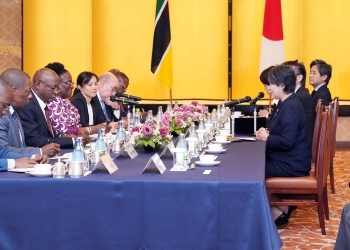 Two Ministers who have a talk after having a seat at a table
