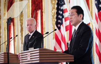 日米共同記者会見に臨む、岸田総理大臣とバイデン大統領の様子