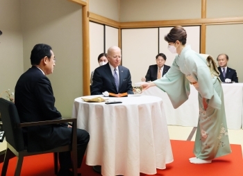 岸田総理夫人より抹茶をふるまわれる、岸田総理大臣とバイデン大統領の様子